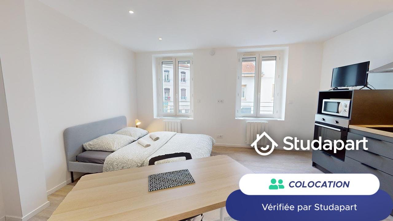 Private room for rent on Rue des Alliés, Saint-Étienne - View 4