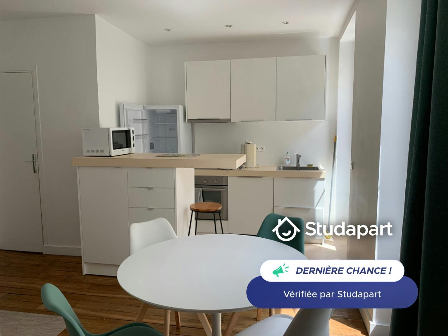 Apartment for rent for €1,990 per month in Levallois-Perret, Place Henri Barbusse