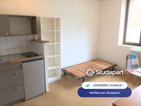 Appartement te huur voor € 473 per maand in Reims, Rue Gambetta