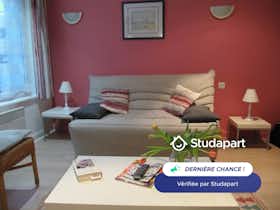 Apartament de închiriat pentru 550 EUR pe lună în La Rochelle, Rue du Temple