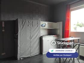 Appartement te huur voor € 390 per maand in Boulogne-sur-Mer, Rue Flour