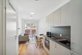 Appartement te huur voor € 925 per maand in Graz, Waagner-Biro-Straße
