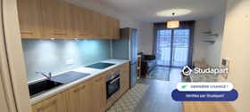 Appartement te huur voor € 800 per maand in Sallanches, Allée Newton