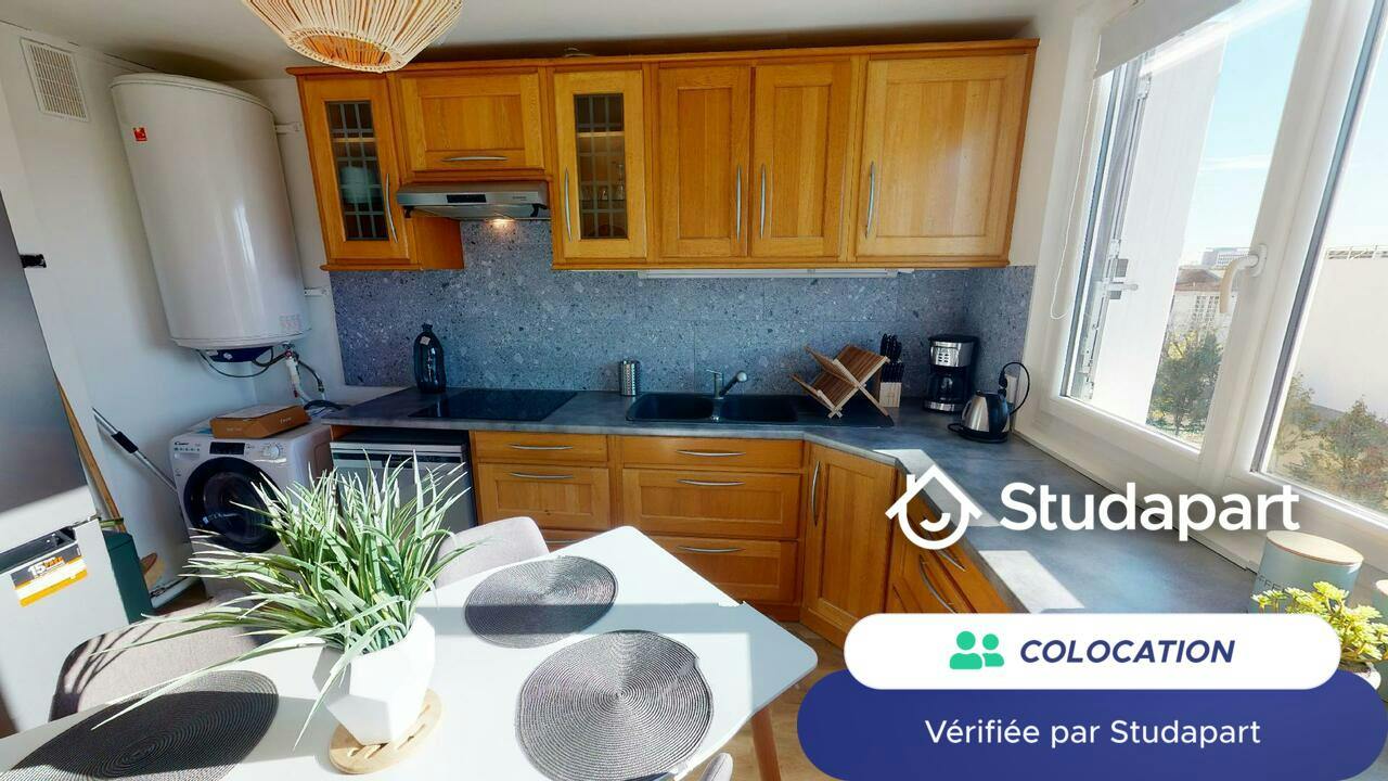 Private room for rent on Cours Édouard Vaillant, Bordeaux - Plus