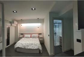 公寓 正在以 €700 的月租出租，其位于 Salamanca, Paseo del Doctor Torres Villarroel