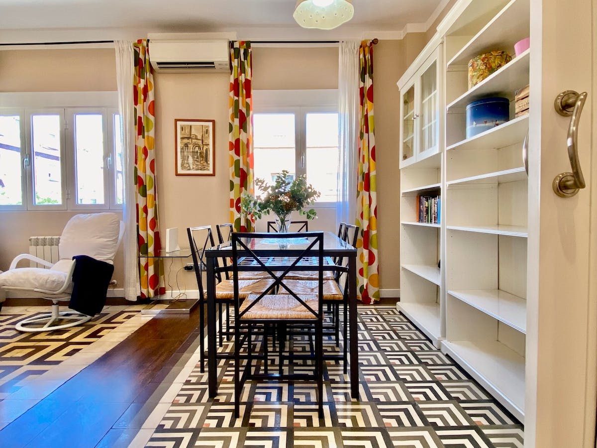 Apartment for rent for €1,000 per month in Madrid, Calle de Blasco de Garay