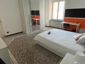 Privé kamer te huur voor € 380 per maand in Genoa, Via Felice Romani