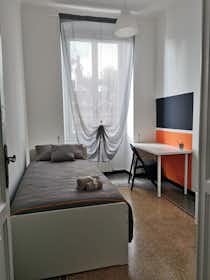 私人房间 正在以 €380 的月租出租，其位于 Genoa, Via Assarotti