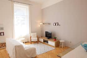 Appartamento in affitto a 472.112 HUF al mese a Budapest, Andrássy út