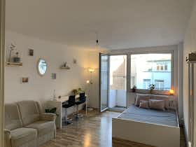 Apartment for rent for €1,180 per month in Köln, Friesenplatz