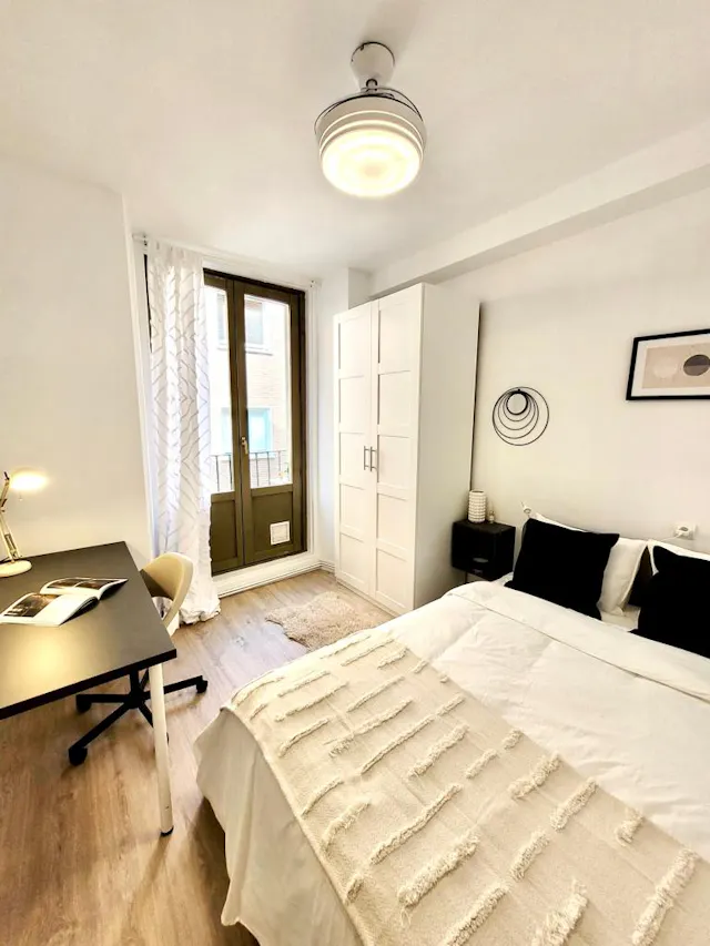 Private room in Calle de la Villa, Madrid (1527198) room image 1