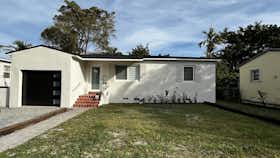 House for rent for $4,900 per month in Miami, Coral Gate Dr