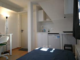 Studio for rent for €1,285 per month in Munich, August-Exter-Straße
