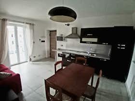 Appartement te huur voor € 900 per maand in Grugliasco, Via Paolo Pietro Losa