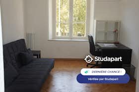 Wohnung zu mieten für 380 € pro Monat in Toulon, Rue Eugène Silvain