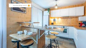 Appartement te huur voor € 2.699 per maand in Annecy, Avenue des Hirondelles