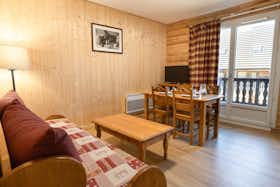 Apartment for rent for €1,858 per month in Besse-et-Saint-Anastaise, Avenue du Sancy