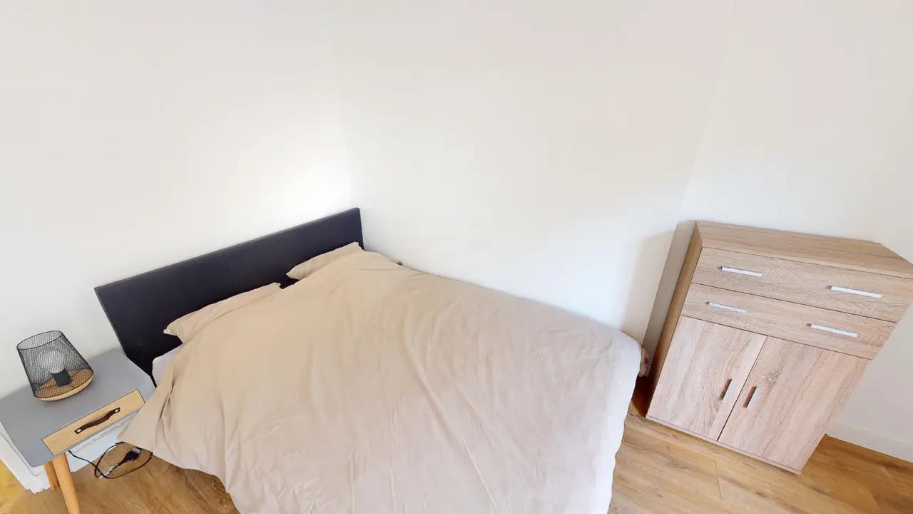 Private room in Rue Vincent van Gogh, Toulouse (1527448) room image 2