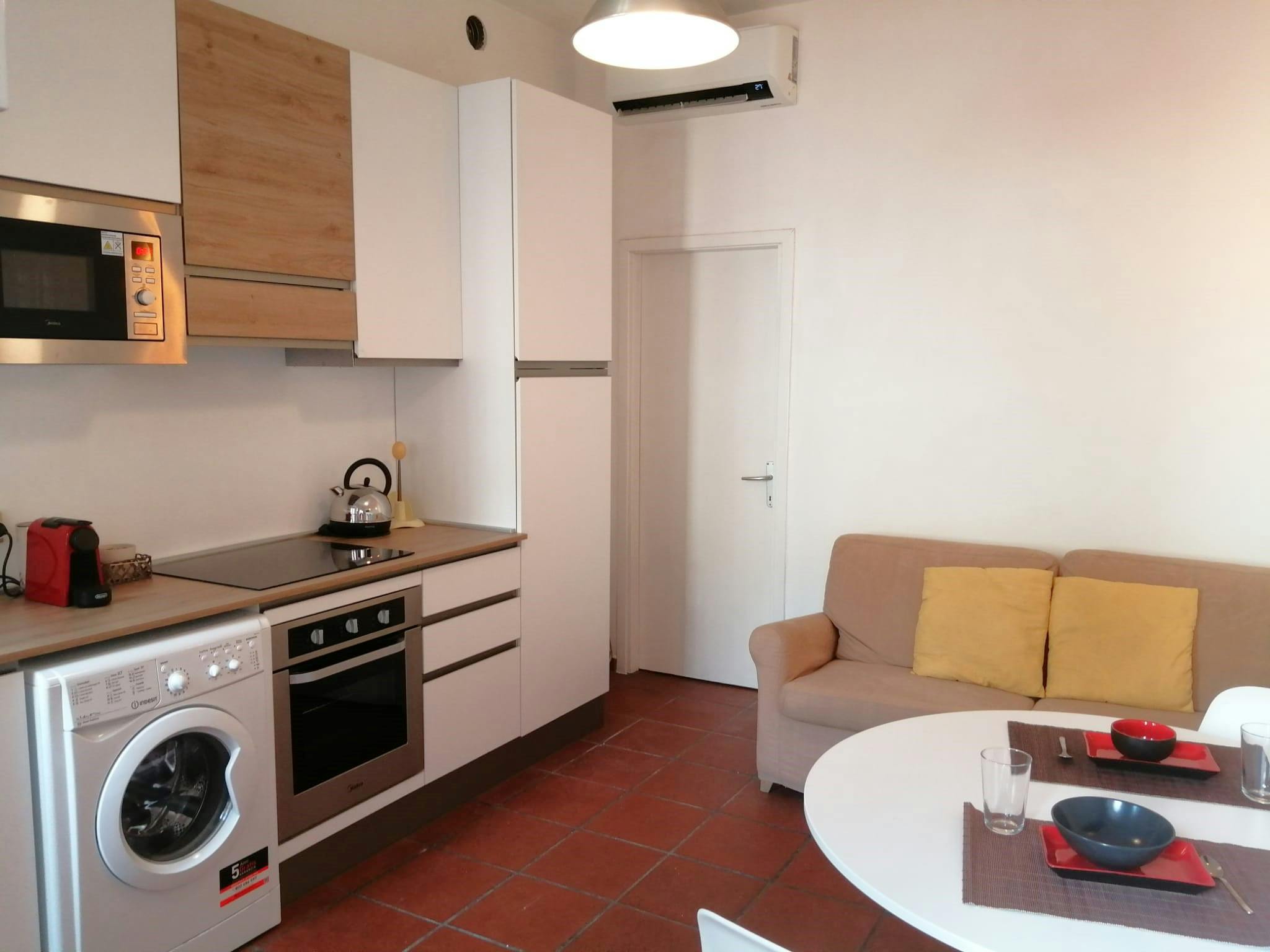 Apartment for rent for €1,800 per month in Milan, Via Savona