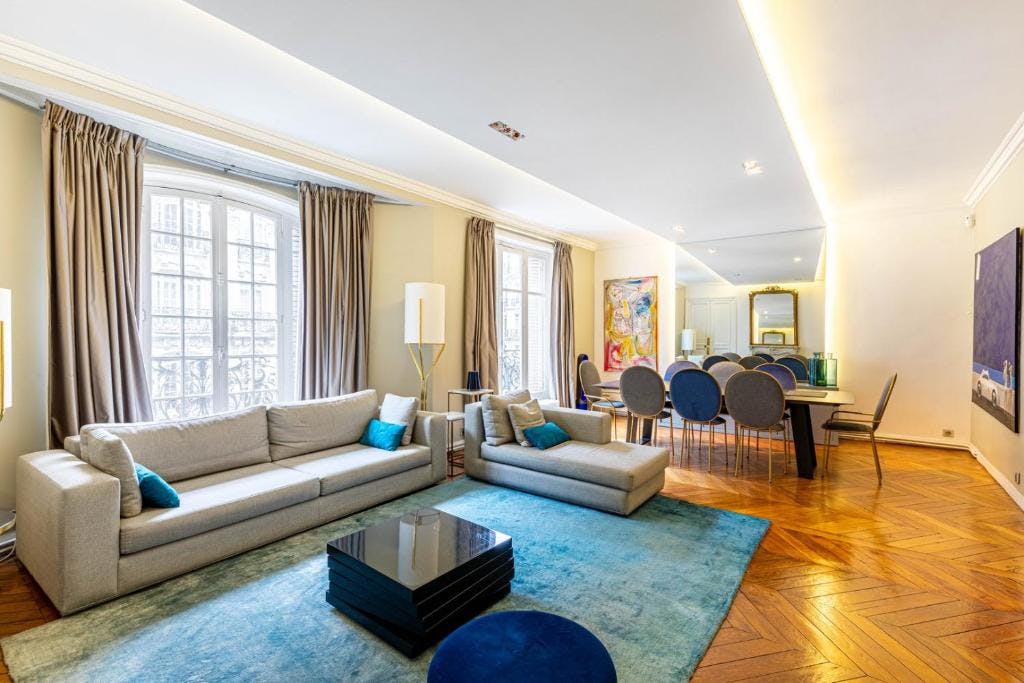Apartment for rent for €8,219 per month in Paris, Rue de Courcelles
