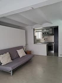 Apartment for rent for €650 per month in Barcelona, Carrer de la Conca de Tremp