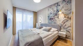 Mieszkanie do wynajęcia za 900 € miesięcznie w mieście Barcelona, Carrer d'Enric Granados