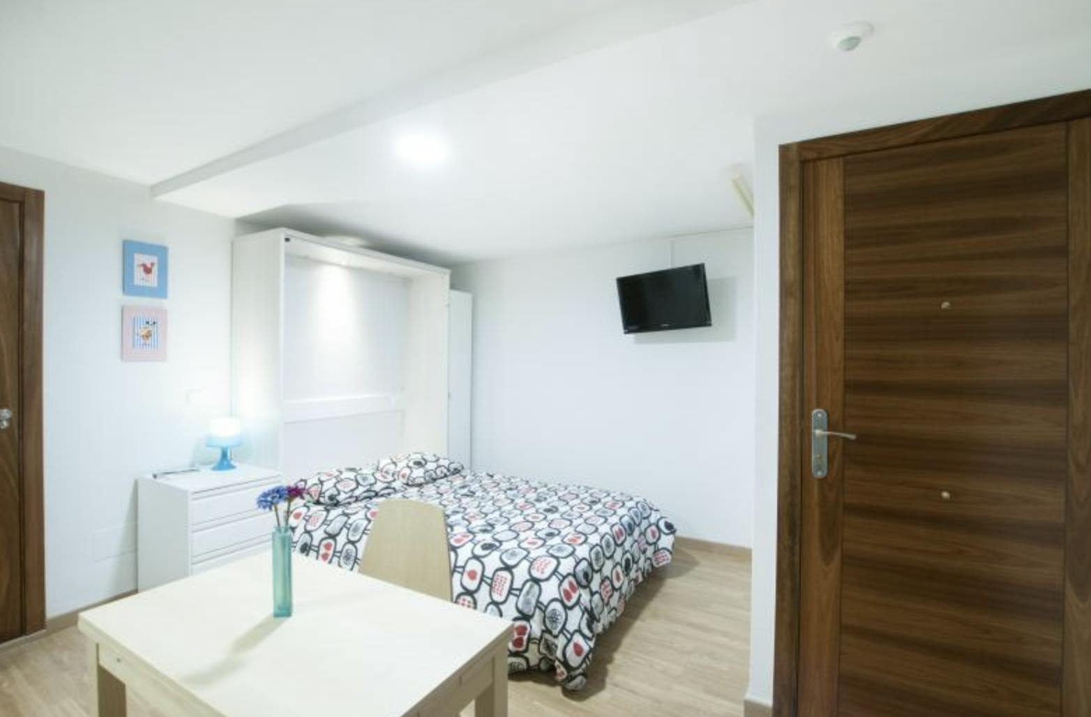 Studio for rent for €1,000 per month in Madrid, Calle de Atocha
