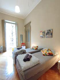 共用房间 正在以 €450 的月租出租，其位于 Turin, Corso Giuseppe Siccardi