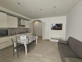 Appartement te huur voor € 1.904 per maand in Riposto, Viale Immacolata