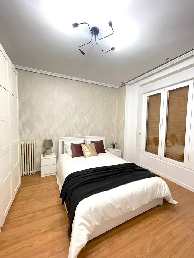Private room in Calle de Rafael Calvo, Madrid (1528103) room image 2