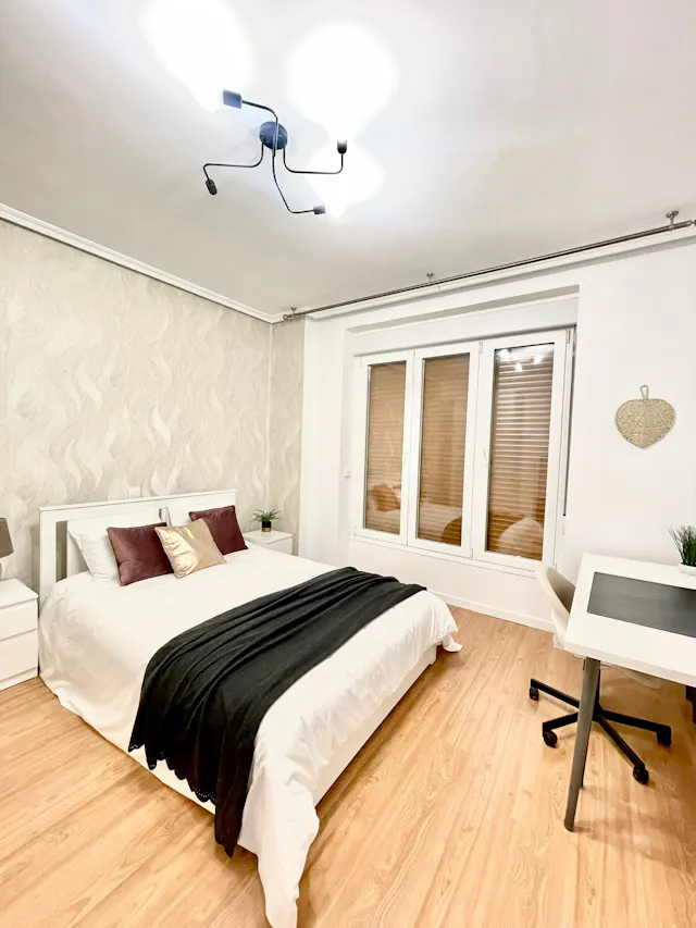 Private room in Calle de Rafael Calvo, Madrid (1528103) room image 1