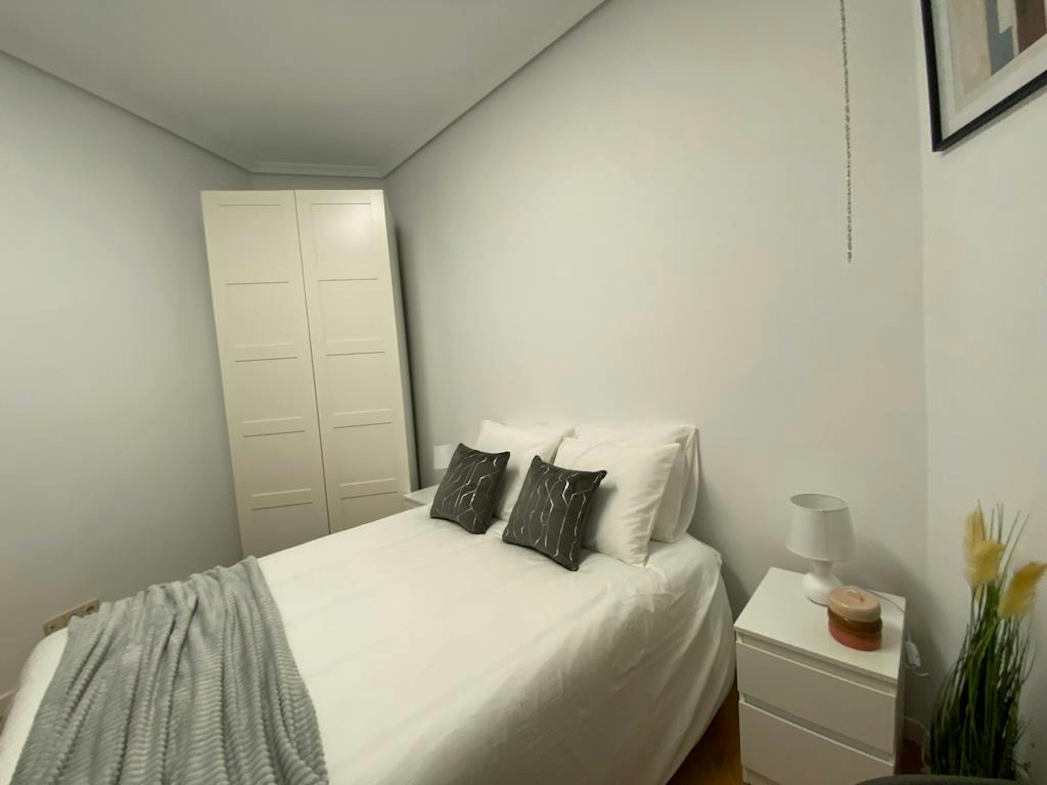 Calle de Rafael Calvo, Madrid preview