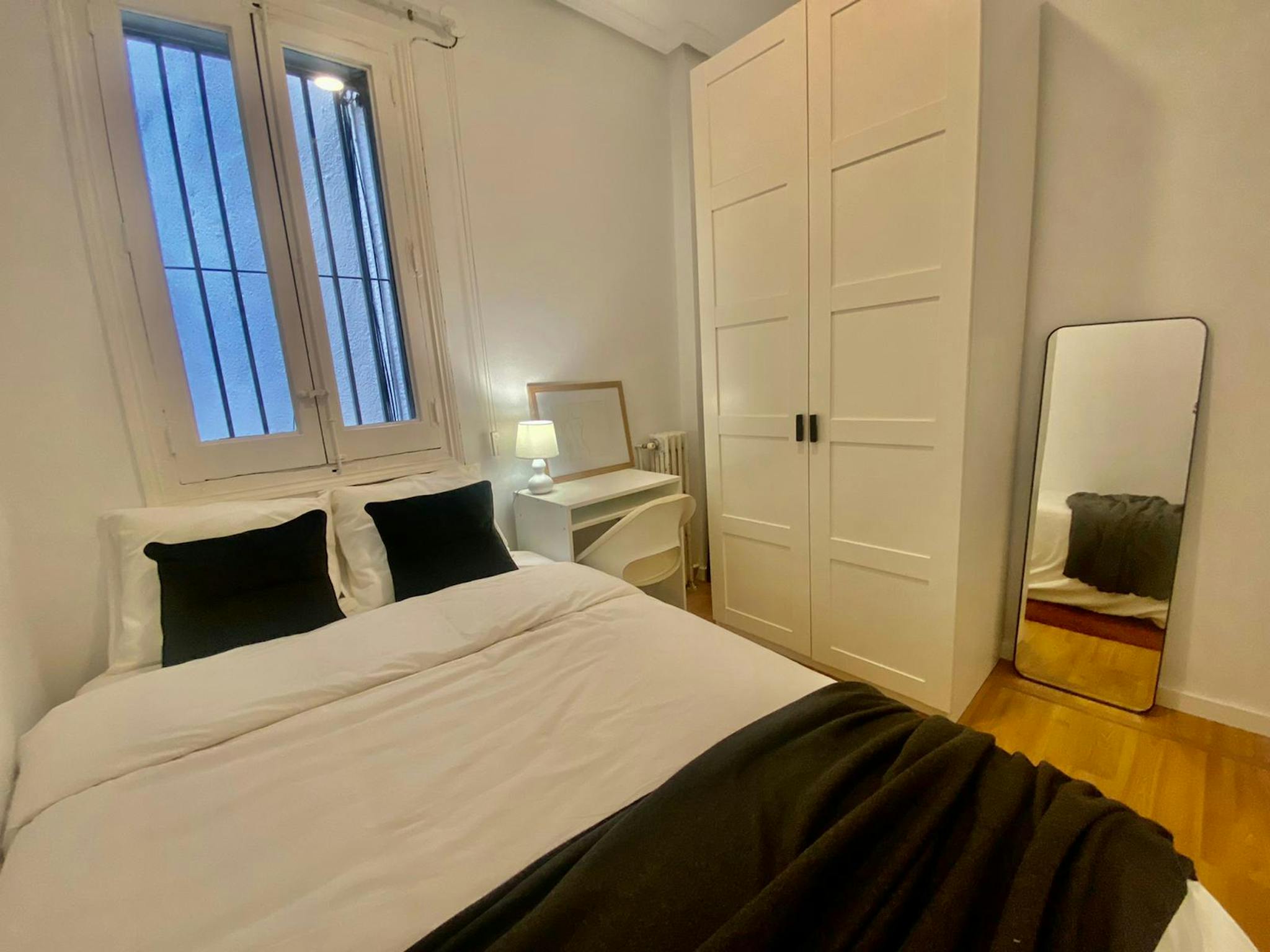 Calle de Rafael Calvo, Madrid preview