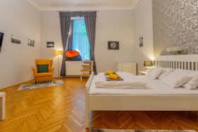 Apartment for rent for HUF 394,865 per month in Budapest, Kálvin tér