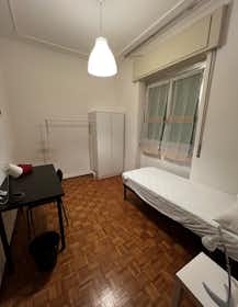 Privé kamer te huur voor € 300 per maand in Genoa, Via Giovanni Amarena