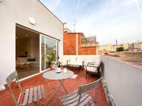 Apartment for rent for €2,499 per month in Barcelona, Carrer de Cerdanyola