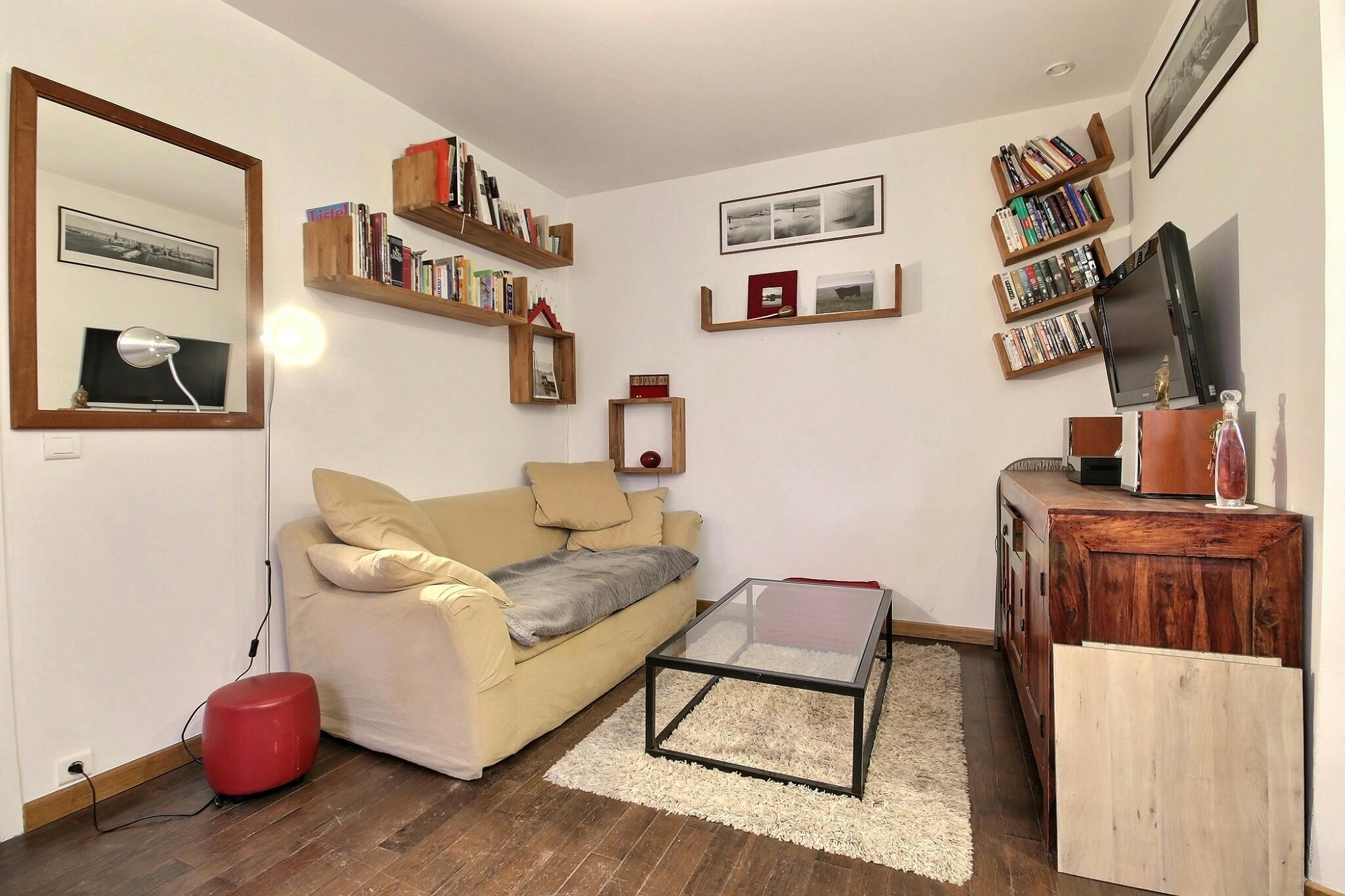 Apartment for rent for €1,625 per month in Paris, Rue de Tocqueville