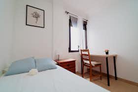 私人房间 正在以 €330 的月租出租，其位于 Sevilla, Calle Águila Perdicera