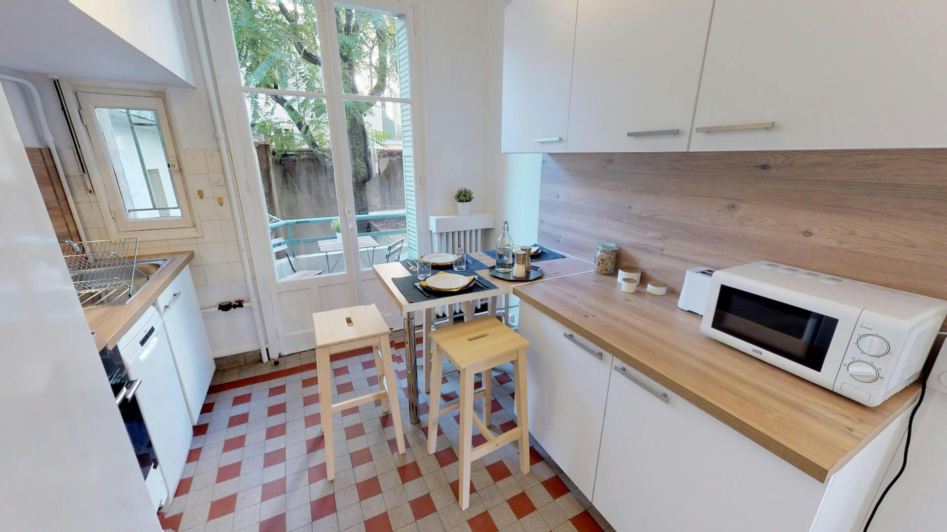 Private room for rent on Rue Cuvier, Lyon - Plus