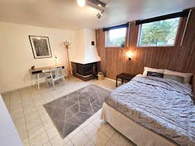 Private room for rent for SEK 6,982 per month in Västra Frölunda, Lingonvägen
