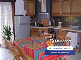 Appartement te huur voor € 750 per maand in Bidart, Avenue des Russes