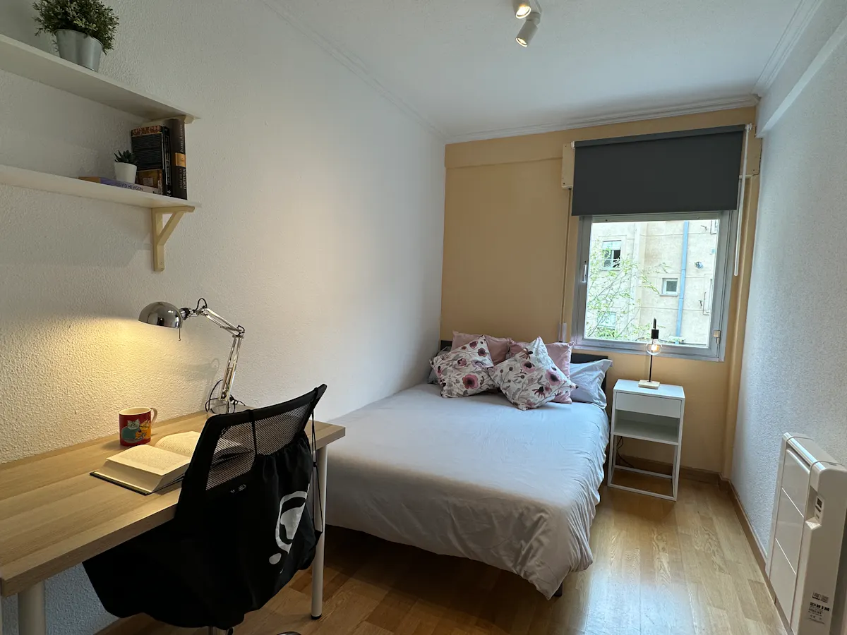 Private room in Calle de Thader, Madrid (1528898) ROOM