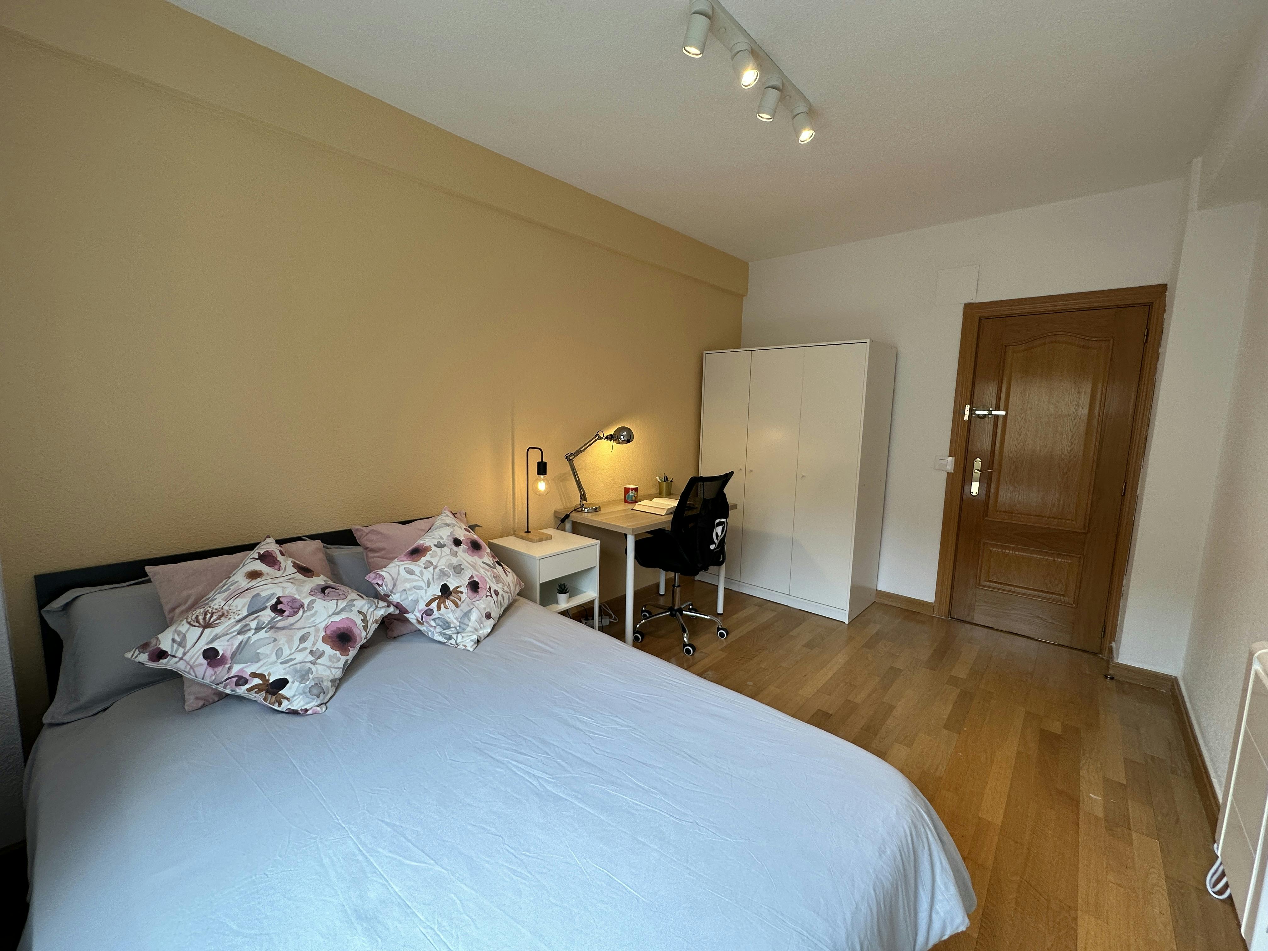 Calle de Thader, Madrid preview