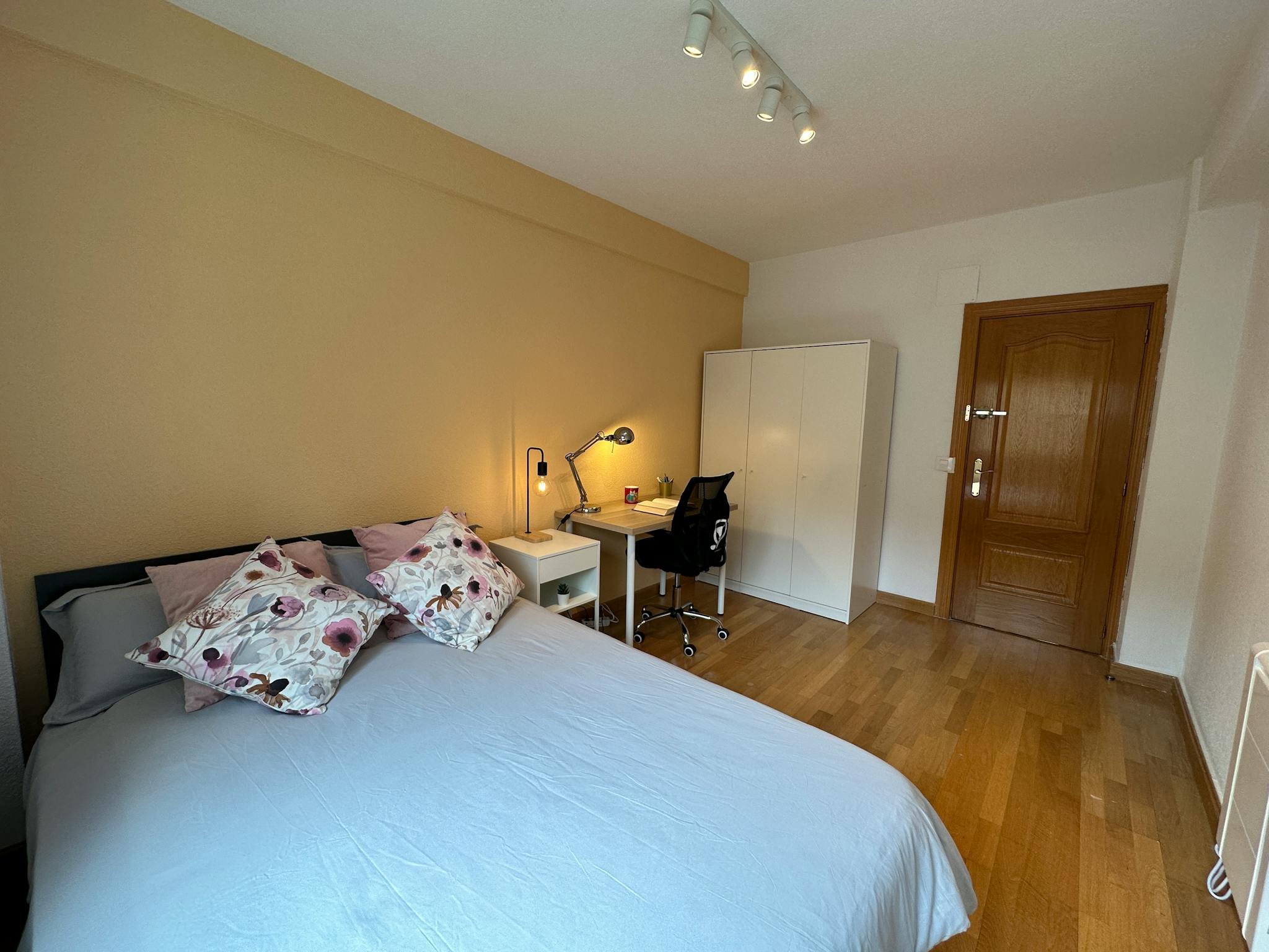 Calle de Thader, Madrid preview