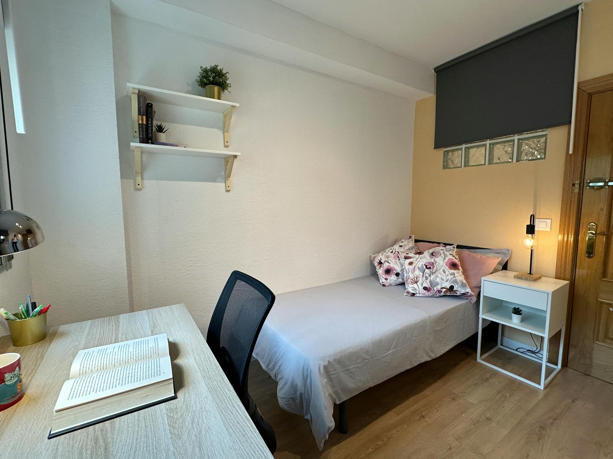 Calle de Thader, Madrid preview