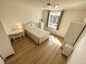 Privé kamer te huur voor £ 1.050 per maand in London, Iron Mill Road
