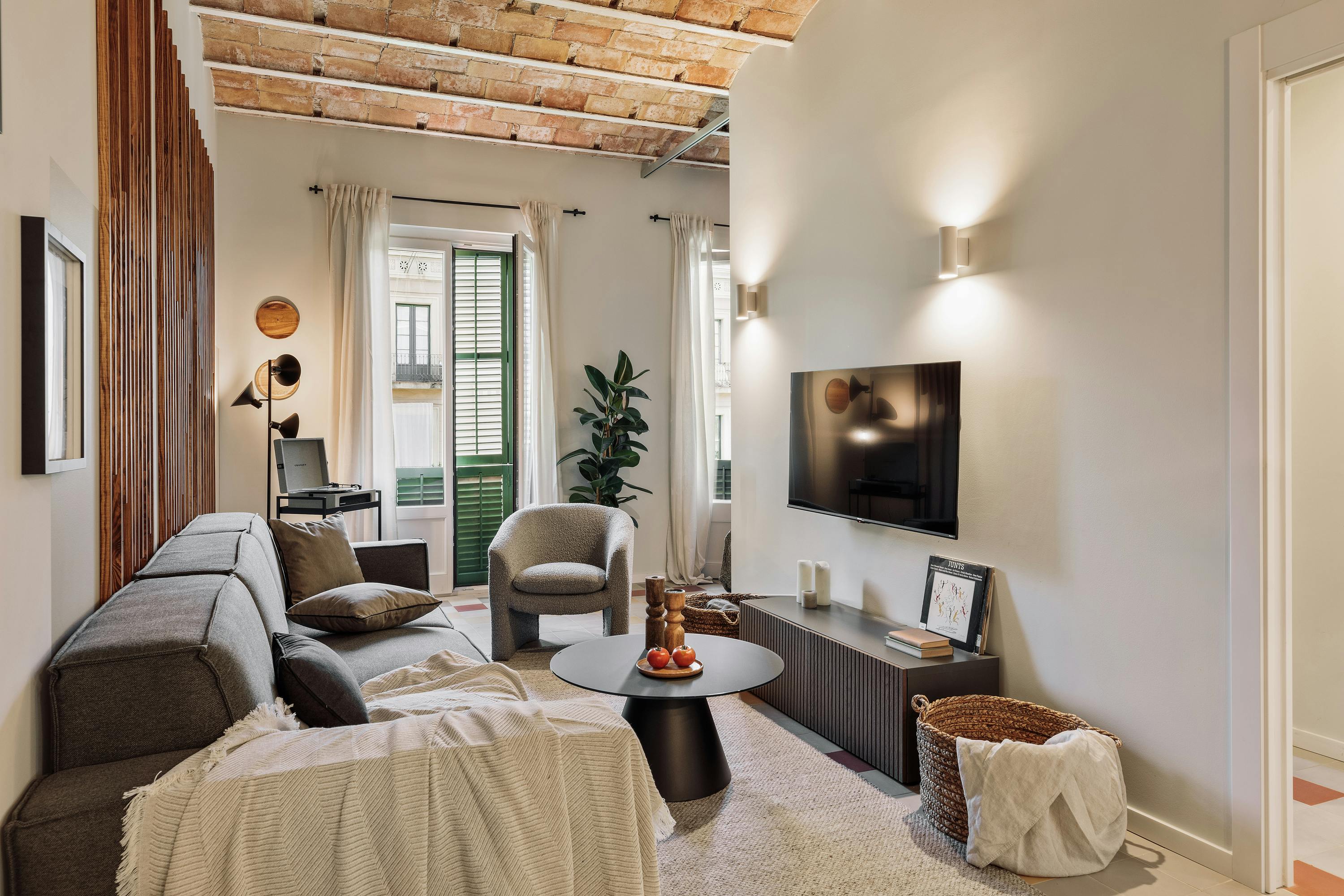 Apartment for rent for €3,635 per month in Barcelona, Ronda de Sant Pere