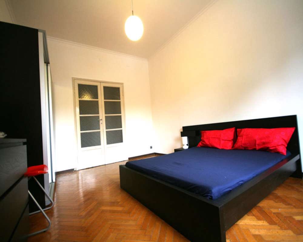 Piazzale Francesco Bacone, Milan