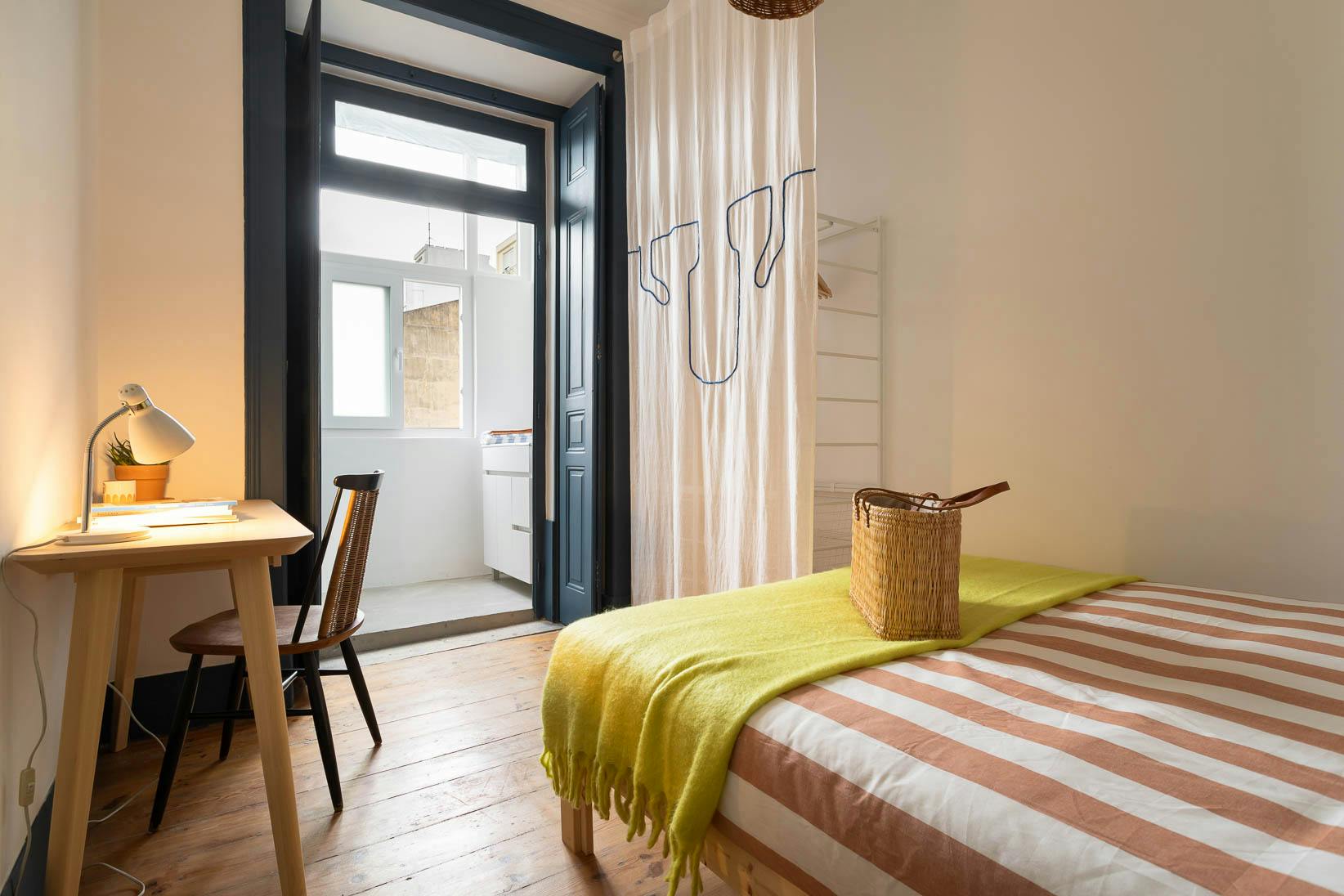 Rua Álvaro Coutinho, Lisbon preview