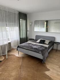 Apartment for rent for €5,600 per month in Garching bei München, Schleißheimer Straße